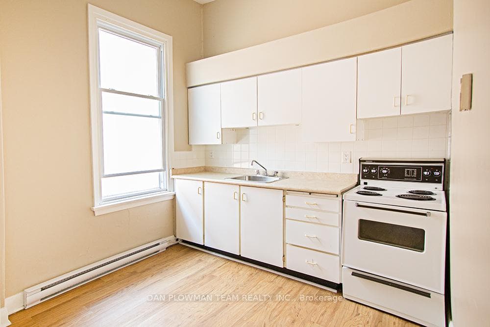 8-10 Simcoe Street photo 8