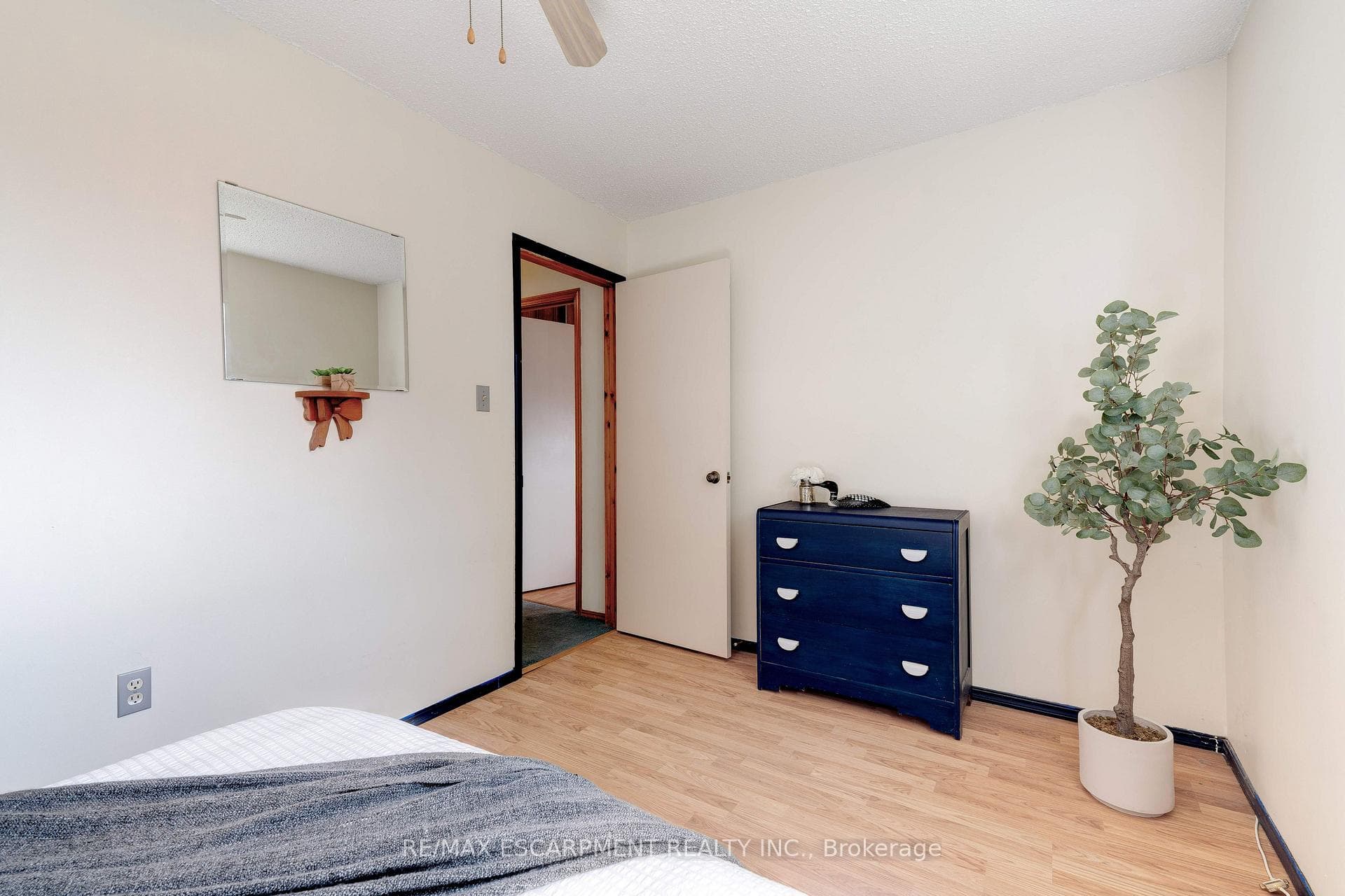 2358 Arnold Crescent photo 14