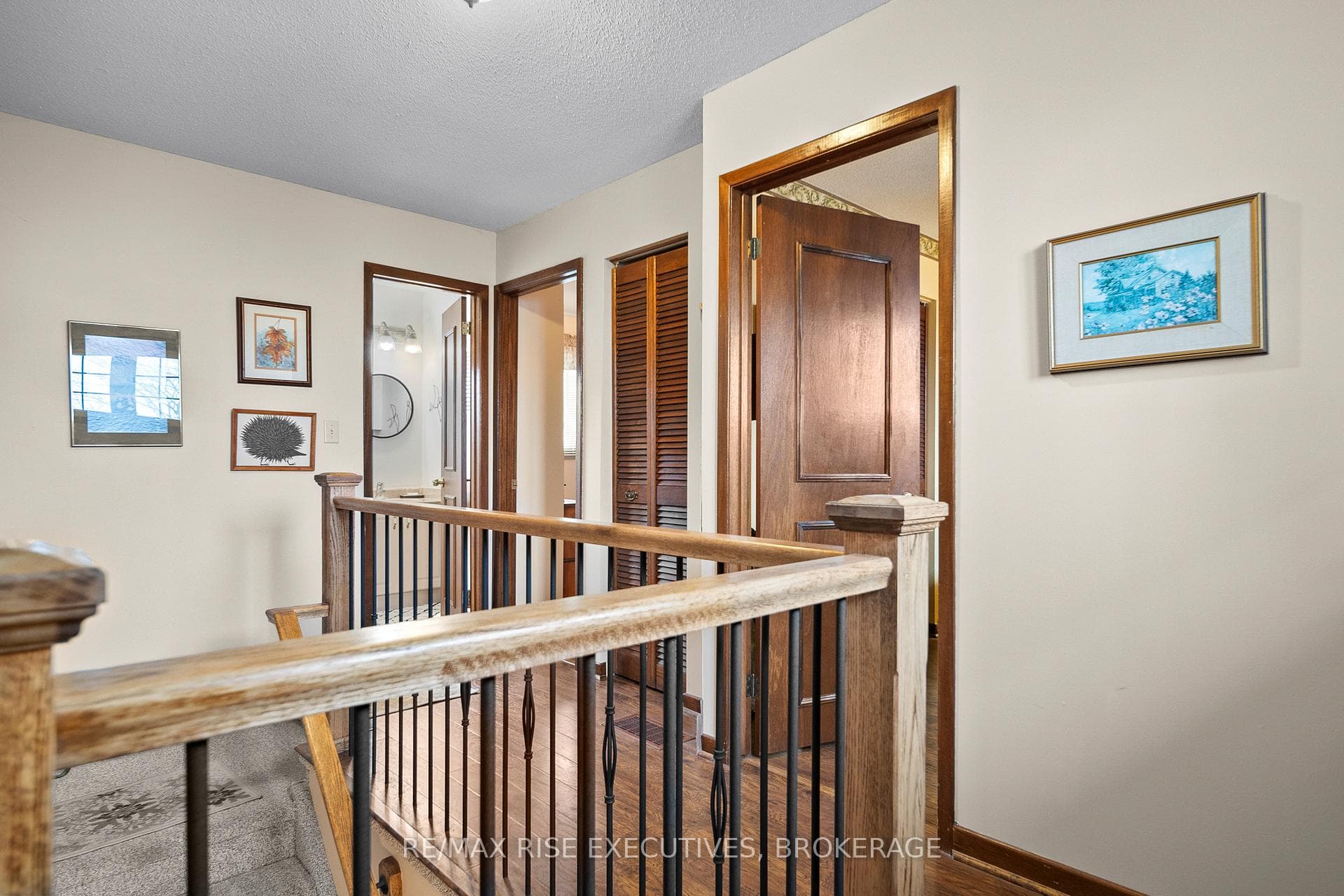 127 Nicholson Crescent photo 22