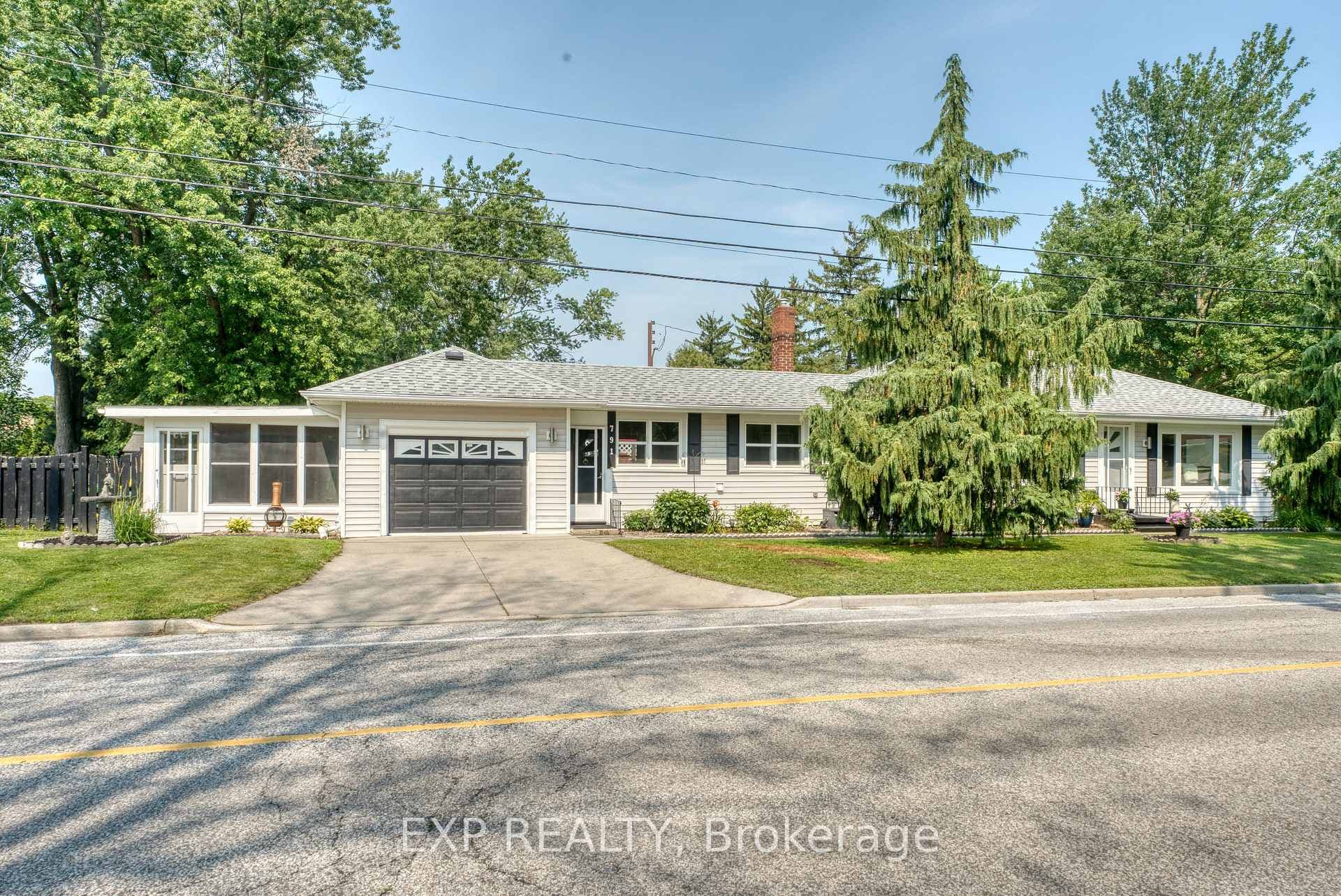 791 Scofield Avenue photo 1