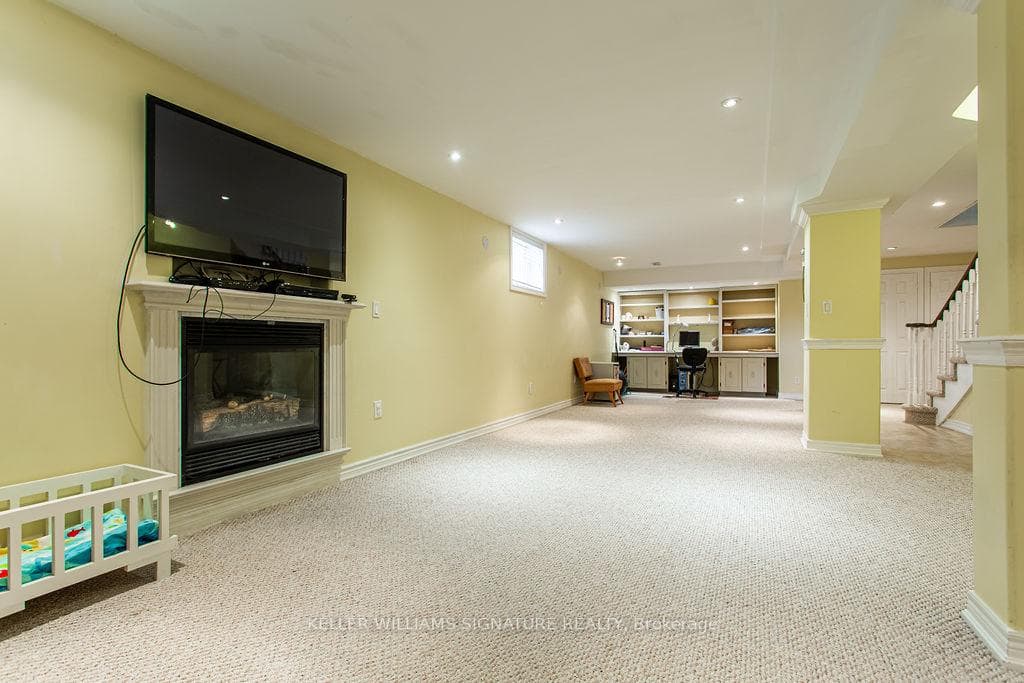 1531 Stancombe Crescent photo 33