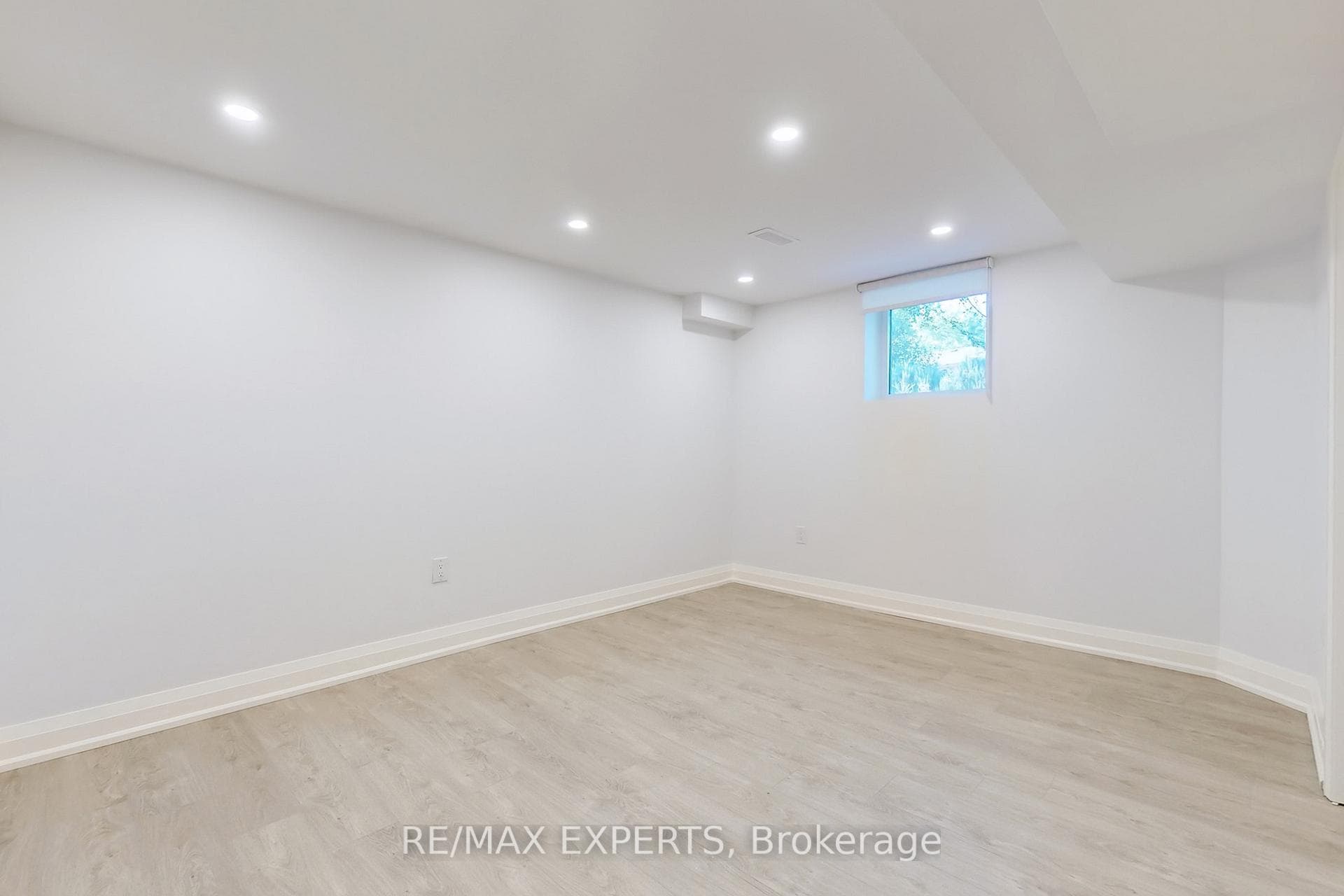 1097 Wildwood Drive Unit Lower photo 12