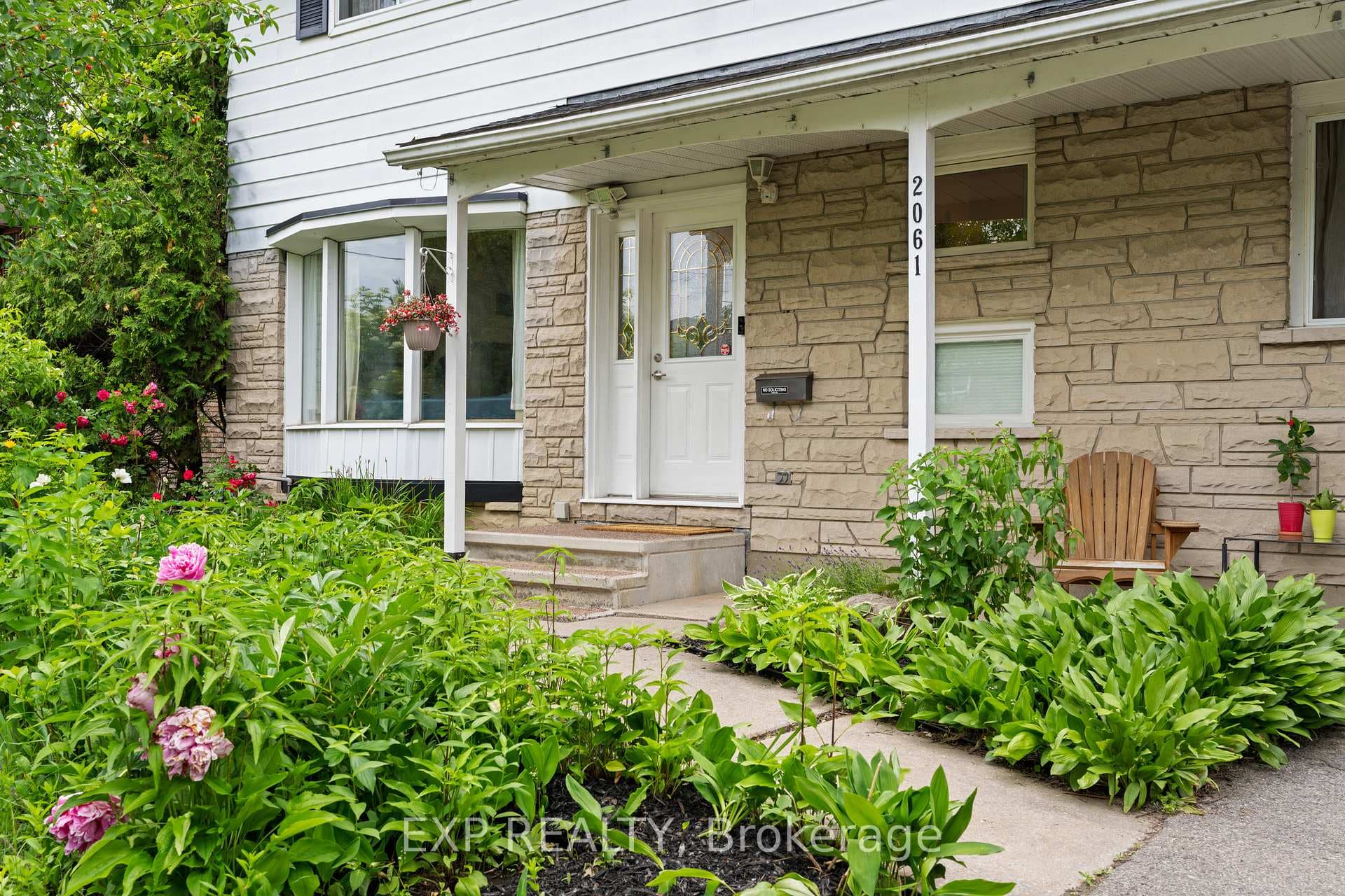 2061 Balharrie Avenue photo 4