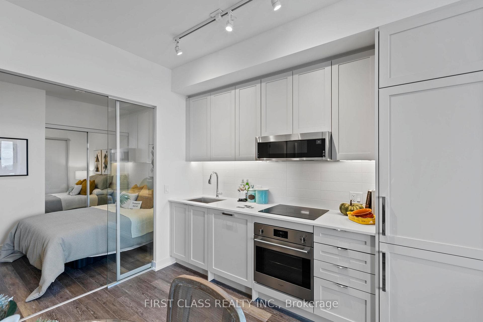 250 Lawrence Avenue Unit 721 photo 7