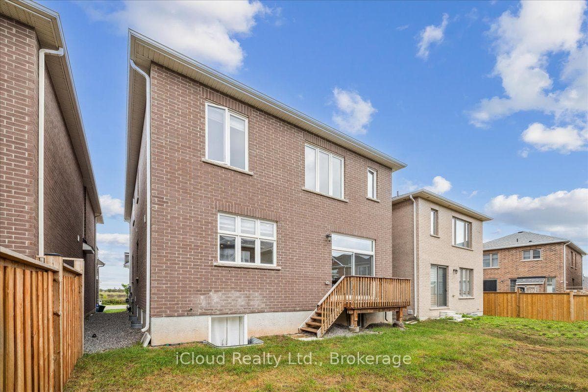 925 Hickory Crescent Unit Main photo 31