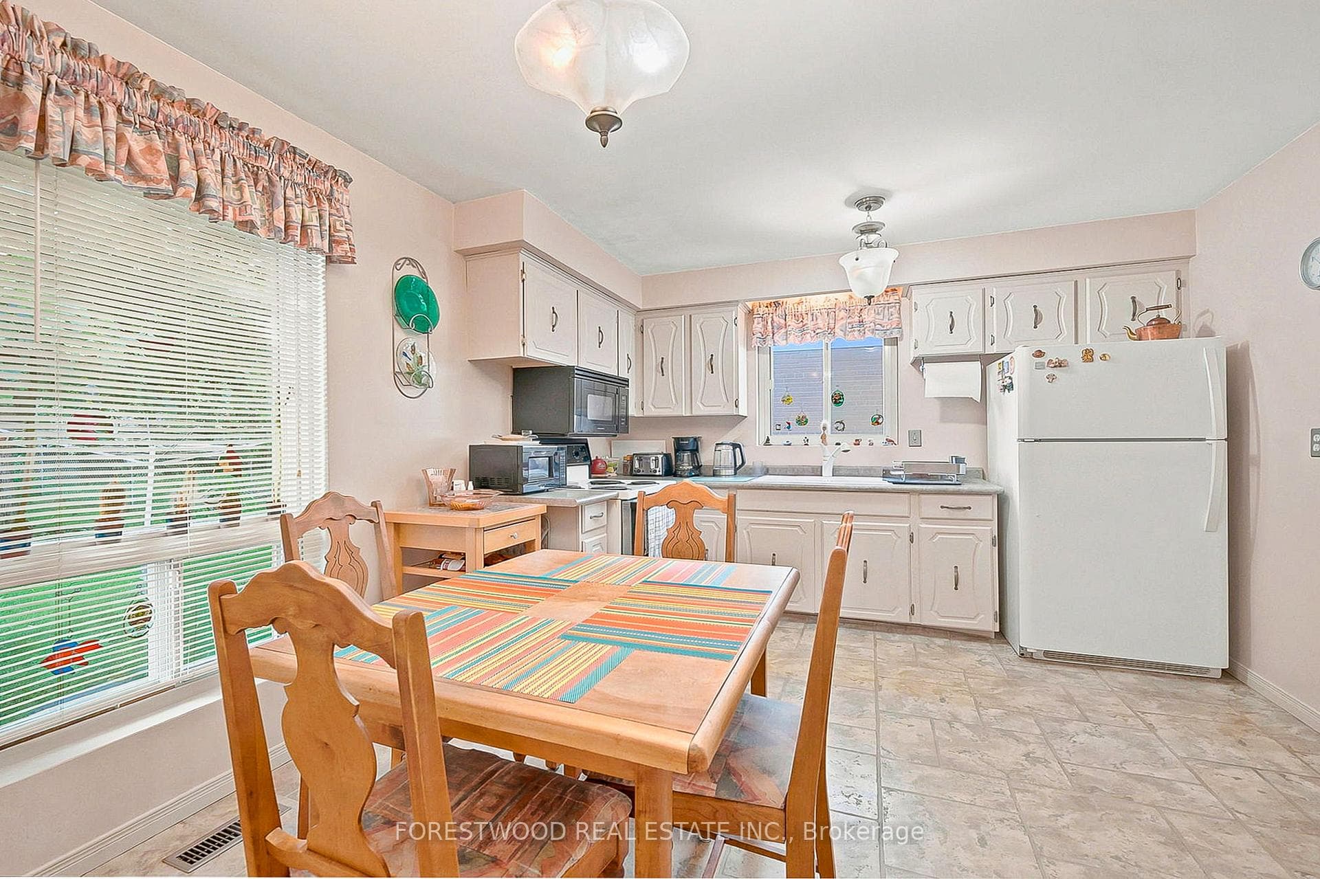 523 Hyacinthe Boulevard photo 12