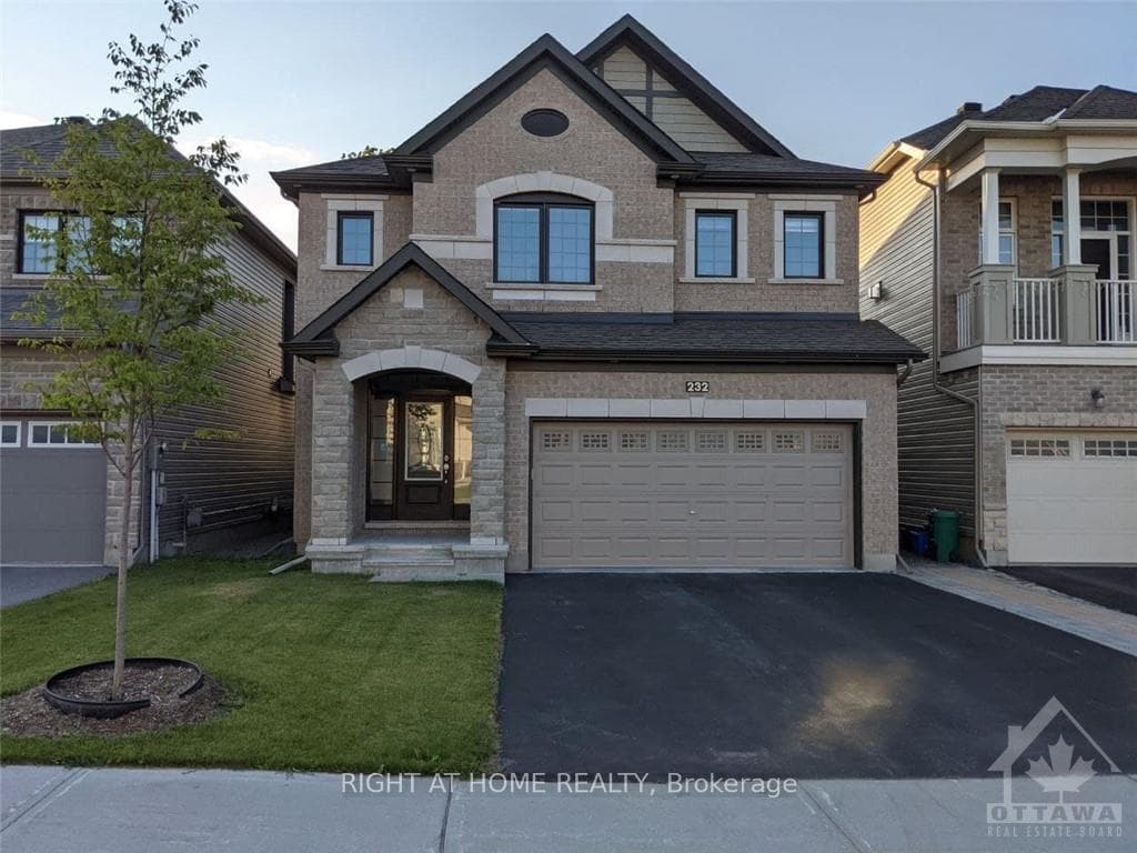 232 SADDLEBACK Crescent photo 1
