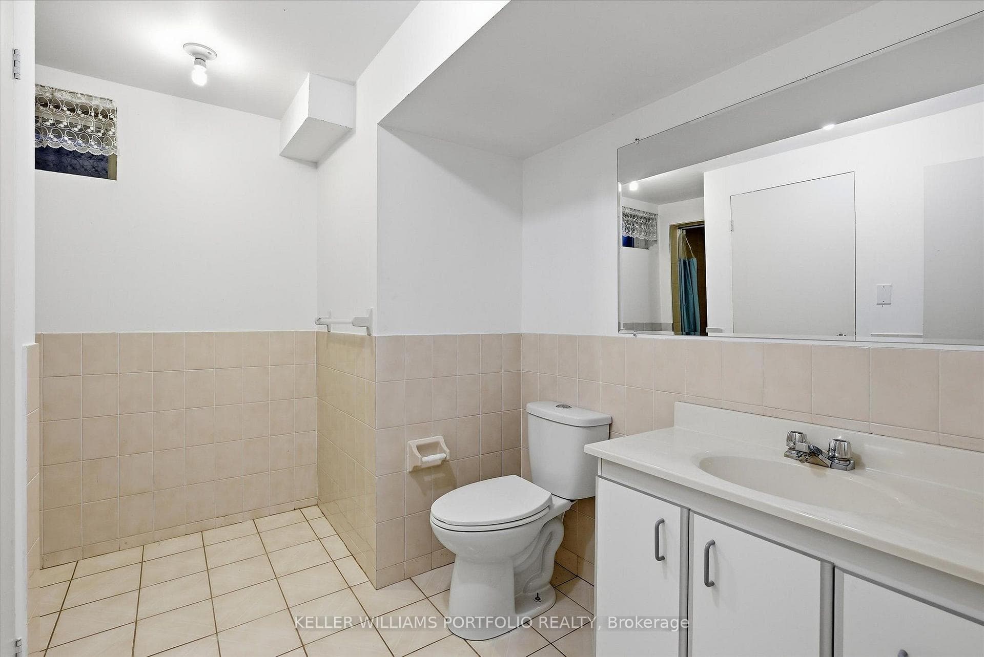 73 Jessica Gardens photo 40