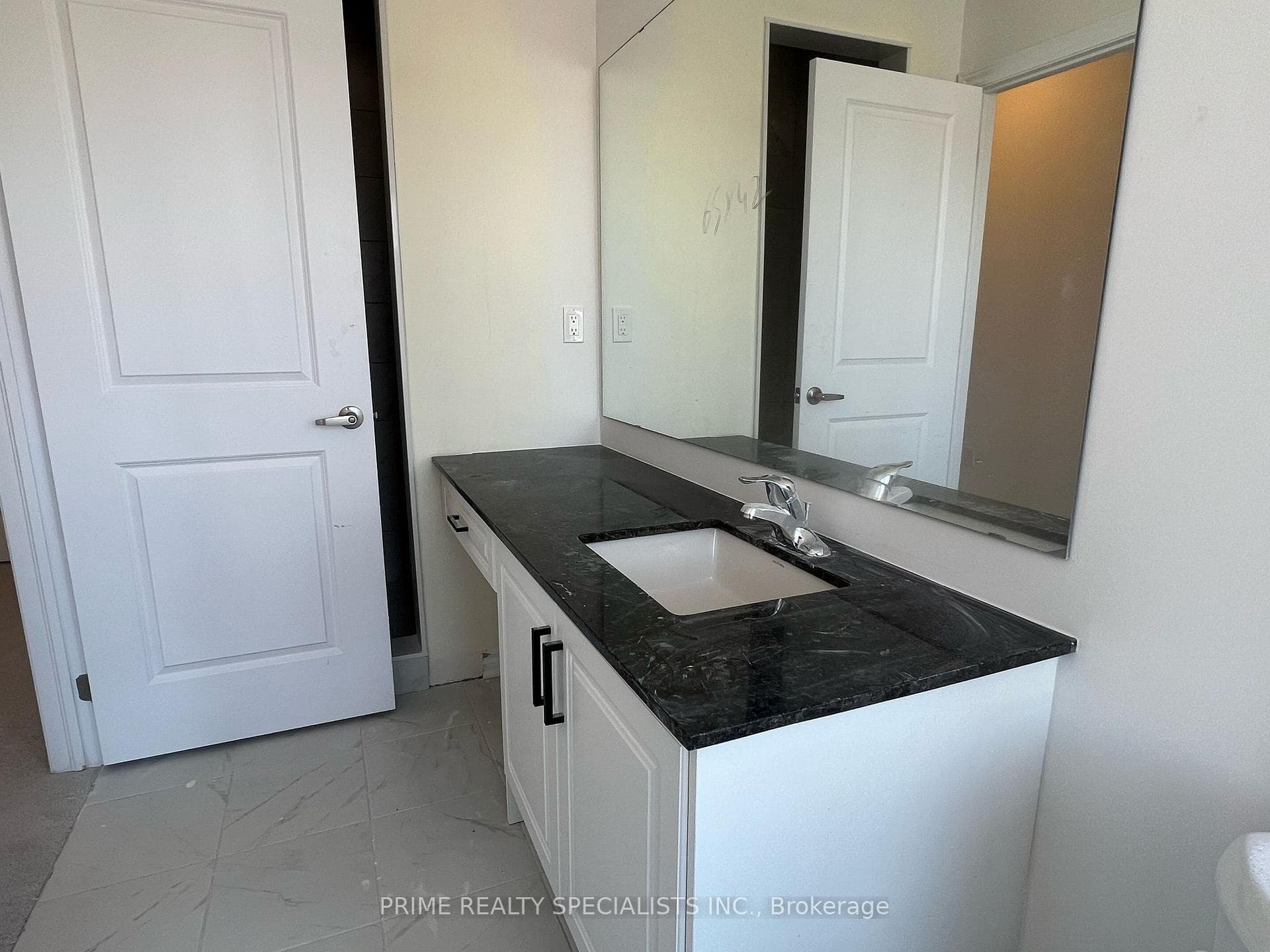 103 Paradox Street photo 14