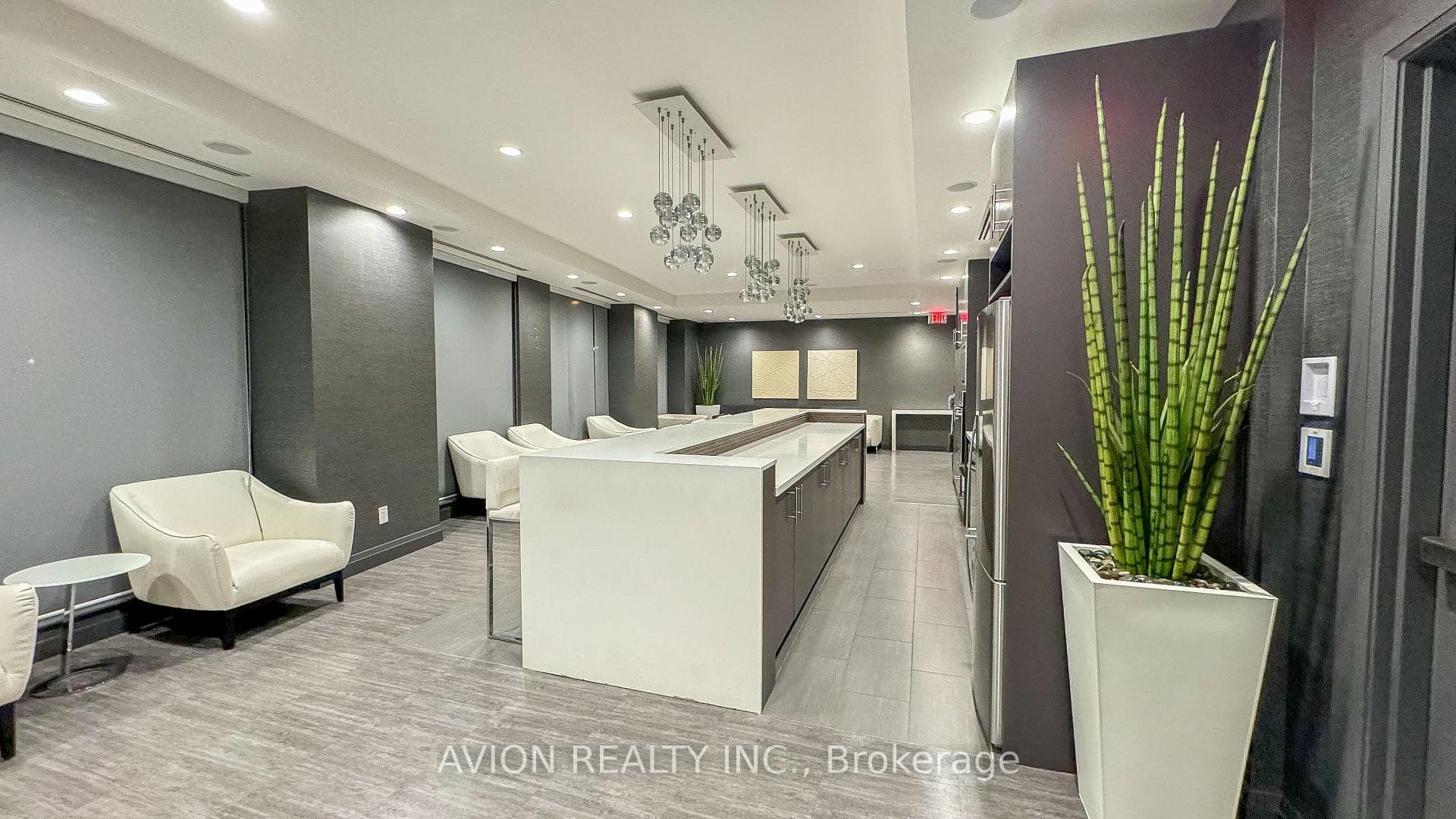 17 Kenaston Gardens Unit 202 photo 24