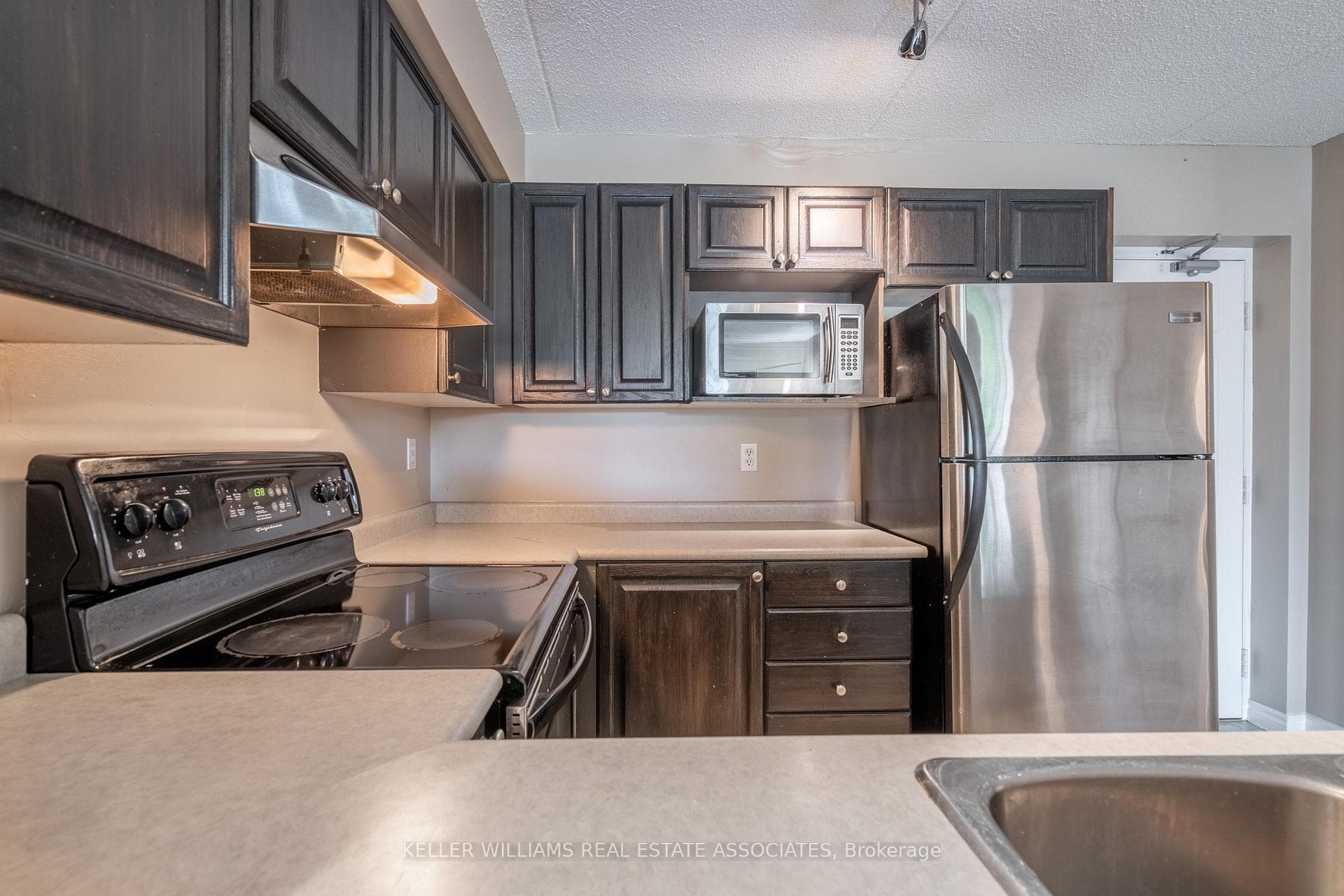 1460 Bishops Gate Unit 109 photo 14