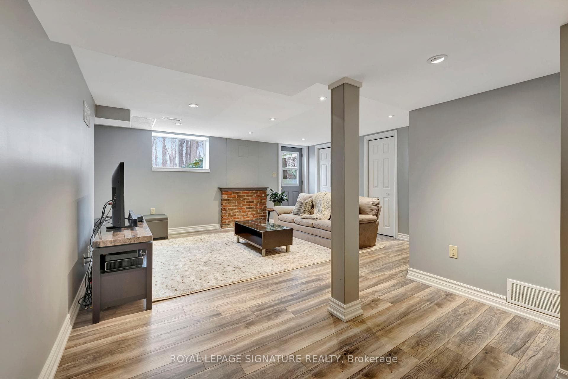 2044 Kilbride Street photo 33