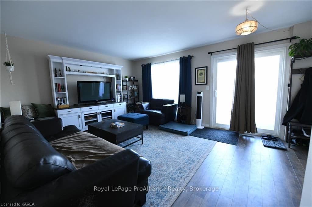 989 AMBERDALE Crescent Unit 163 photo 6