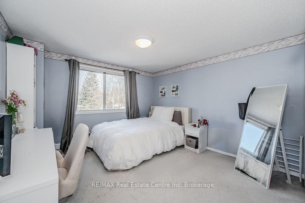 23 Sidney Crescent photo 6