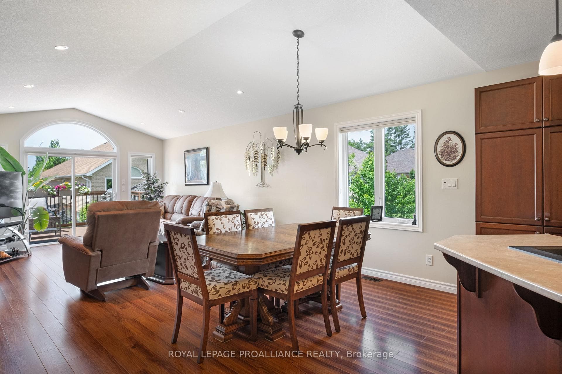 1286 Mazzolin Crescent photo 22