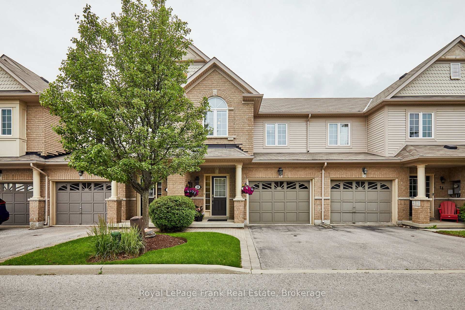 10 Lander Crescent photo 2