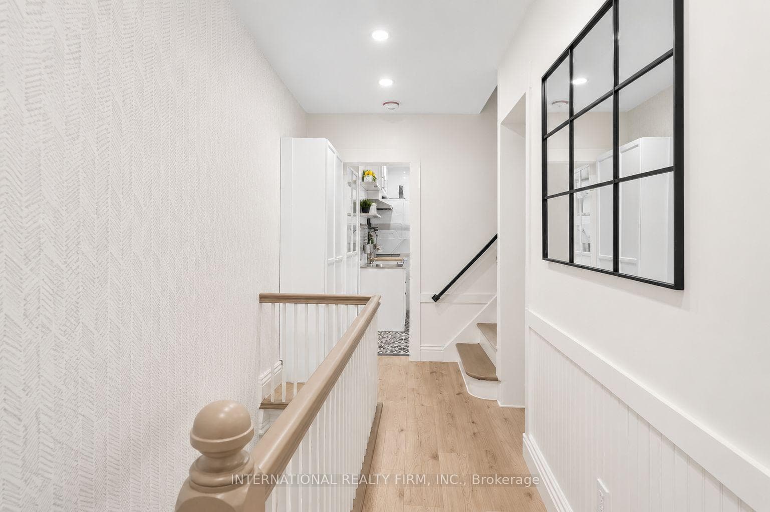 793 Dufferin Street Unit Upper photo 5