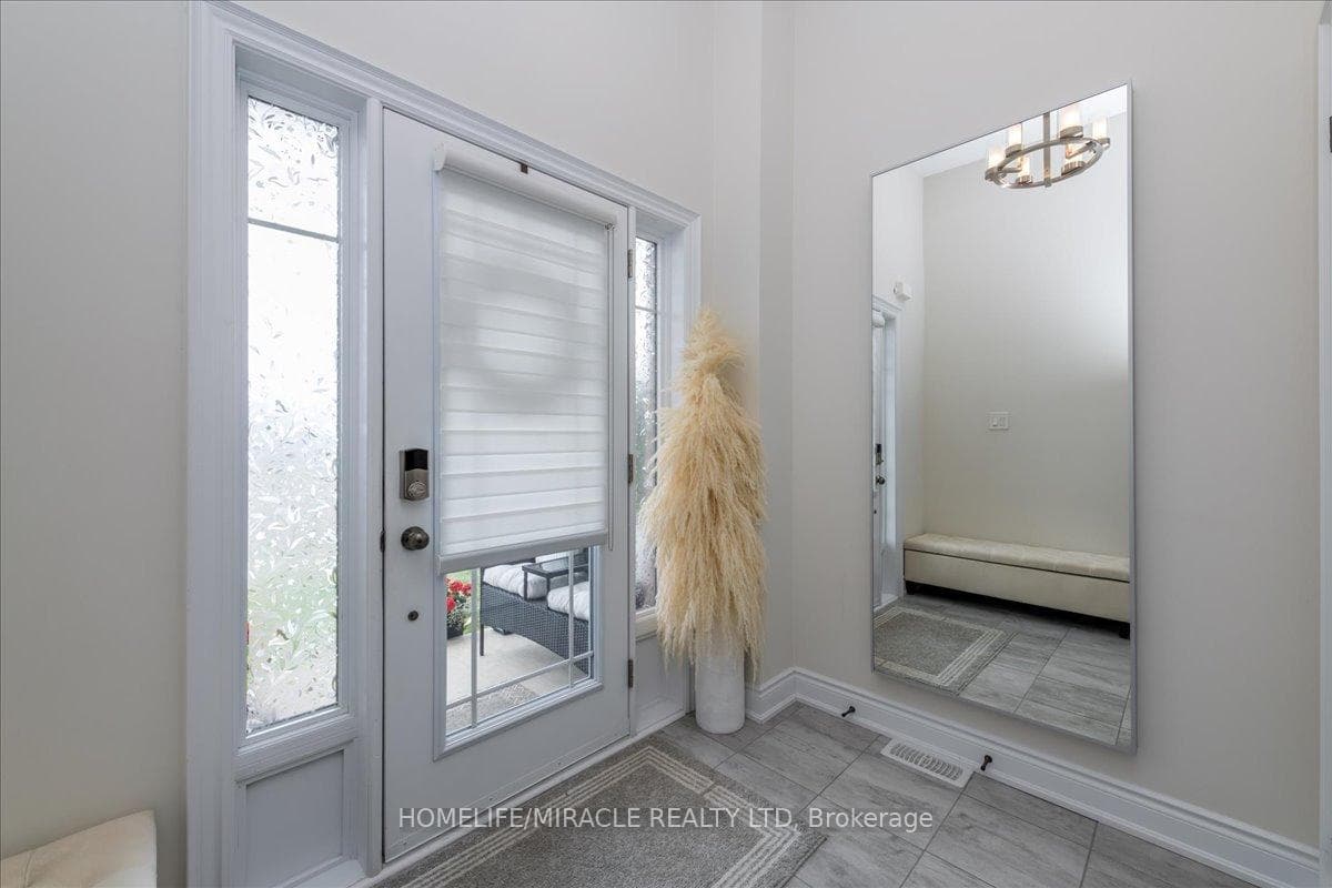 50 Arnold Crescent photo 3