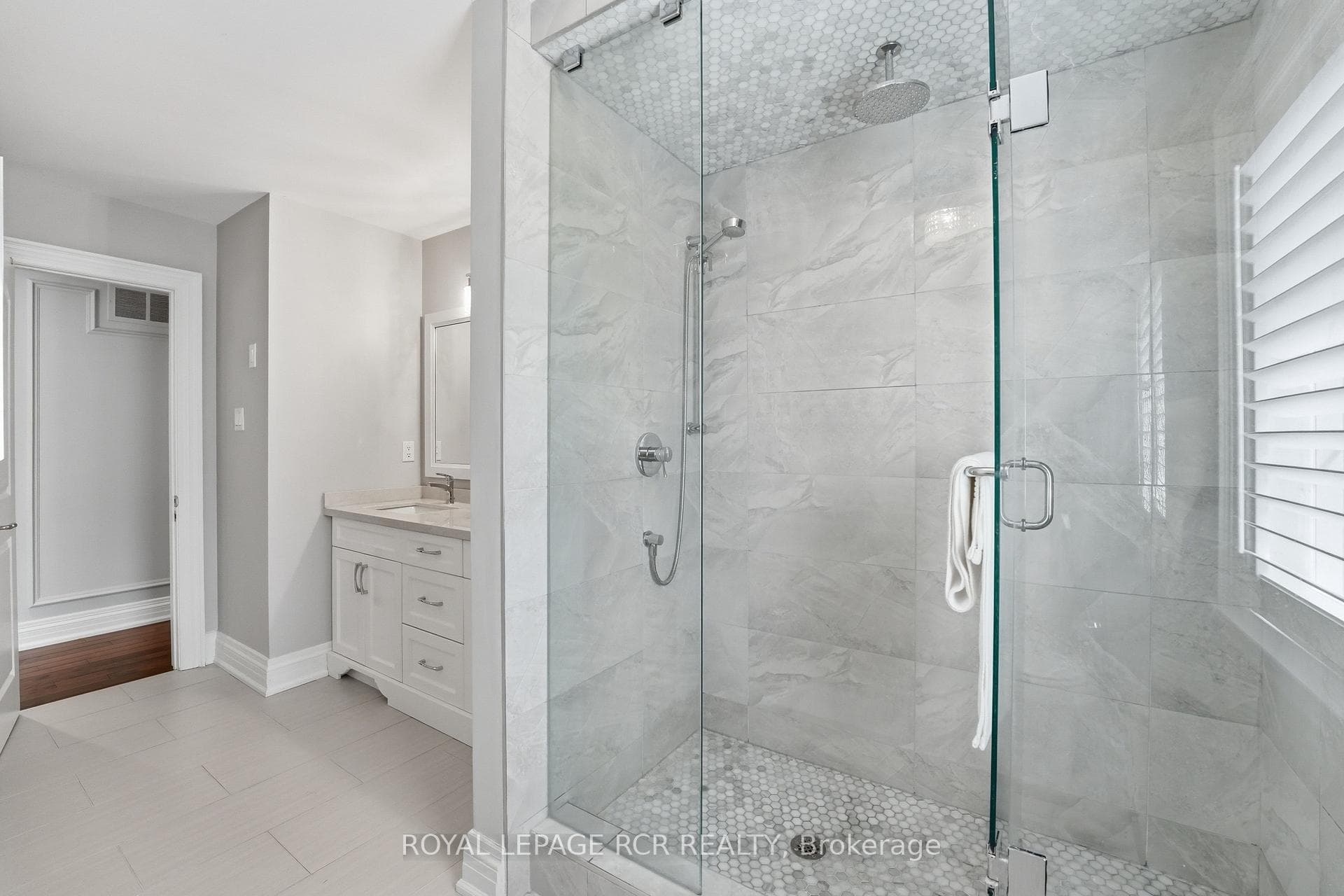 48 Hodgkinson Crescent photo 32
