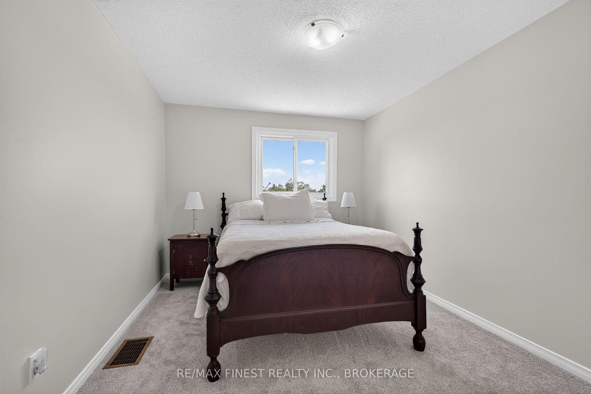 25 Rose Abbey Drive photo 19