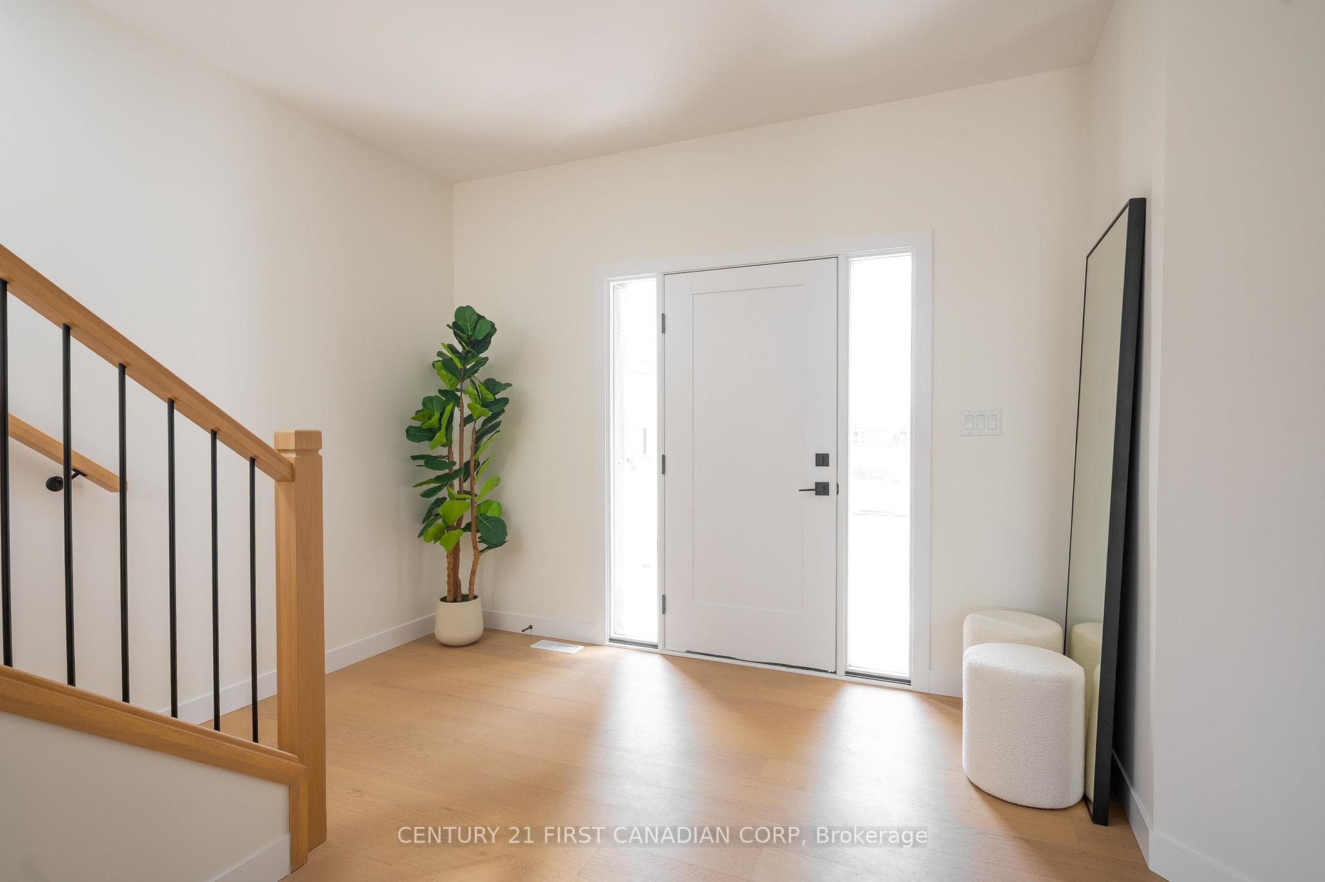 1378 Shields Place photo 4
