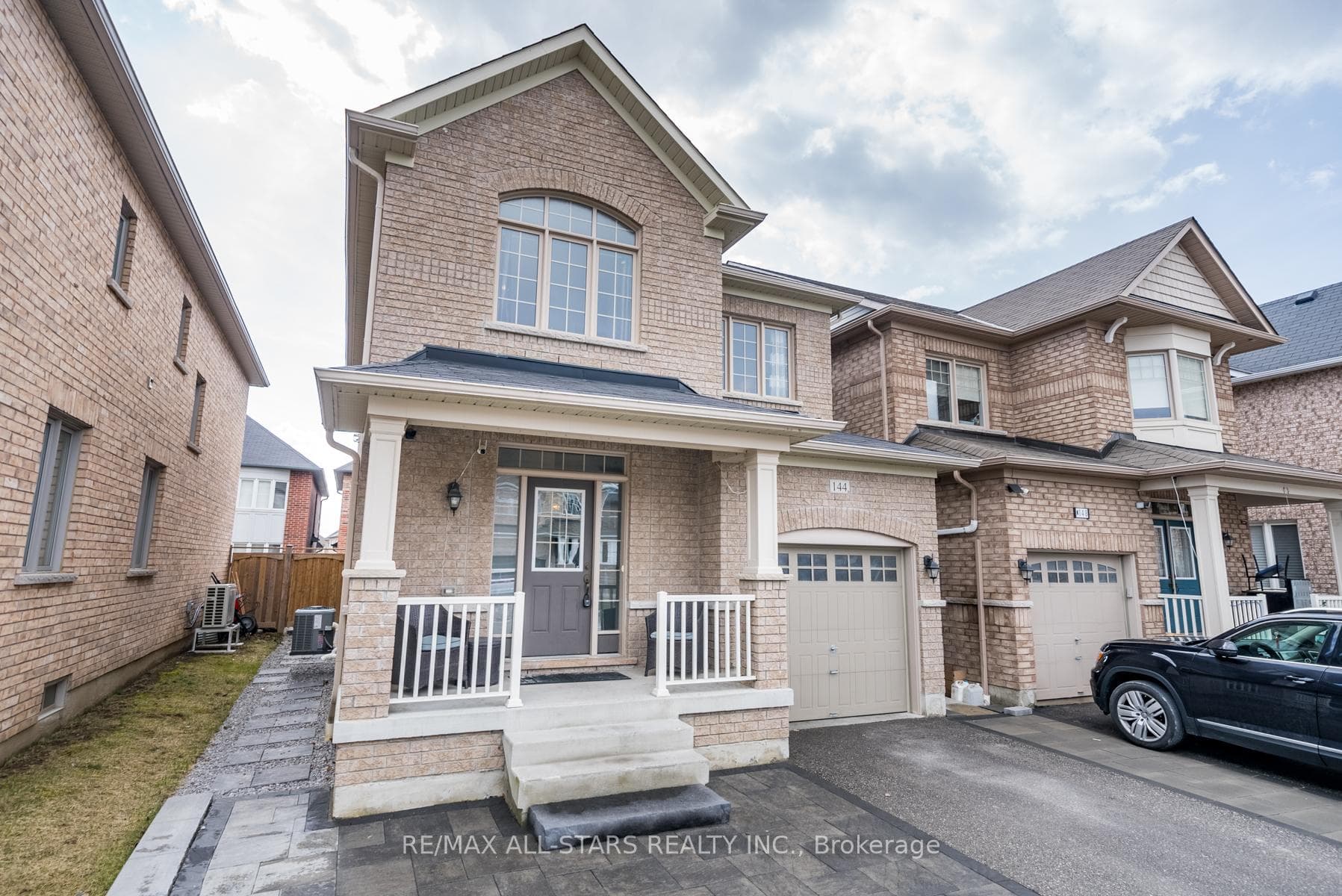 144 Durhamview Crescent photo 3