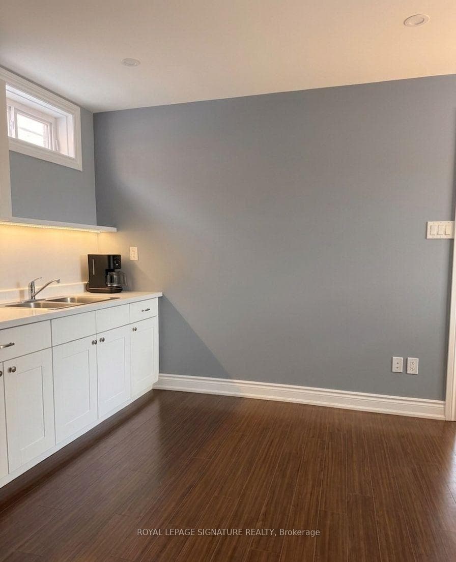 282 Aylesworth Avenue Unit All Inclusive Basement photo 5