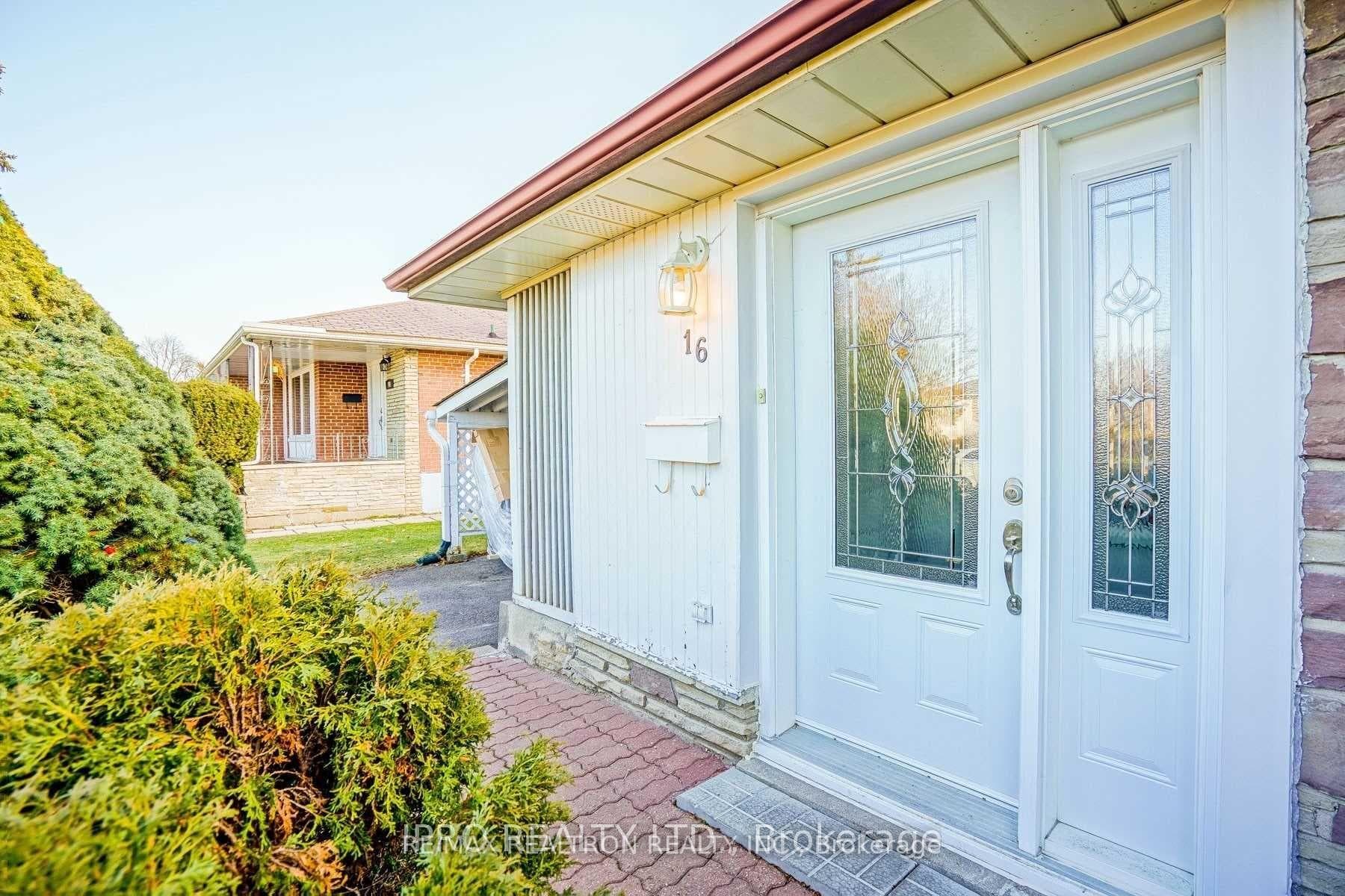 16 Cresthaven Drive photo 5