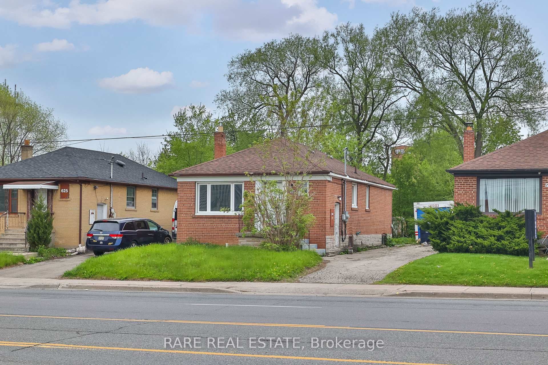 627 Sheppard Avenue Unit Basement photo 1
