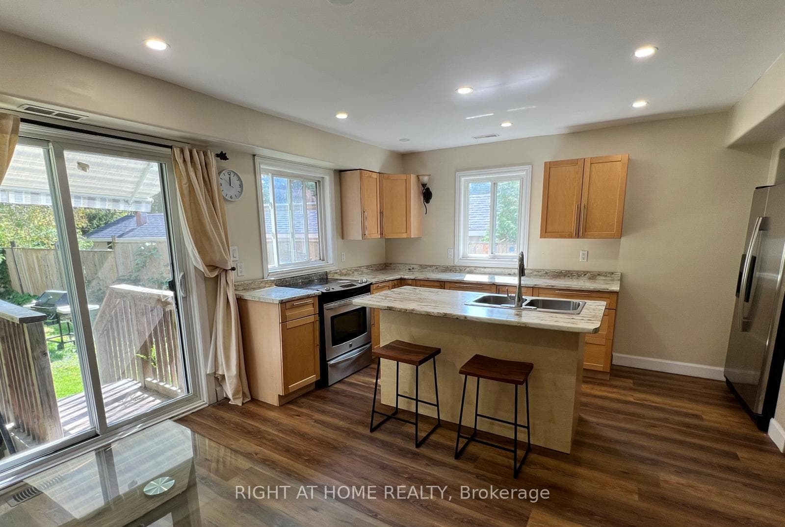 3273 Cove Avenue photo 2