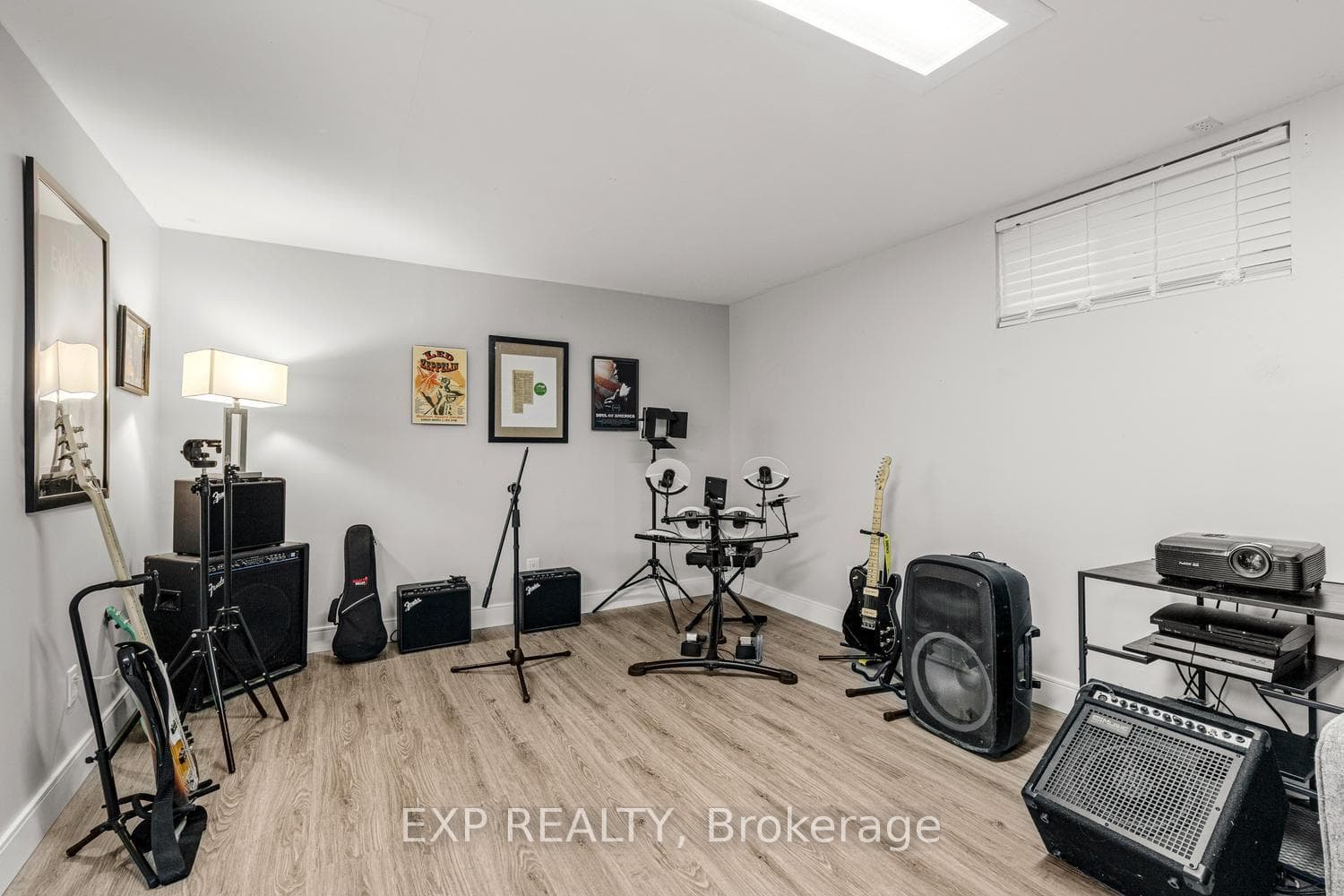 577 Dewan Street photo 34