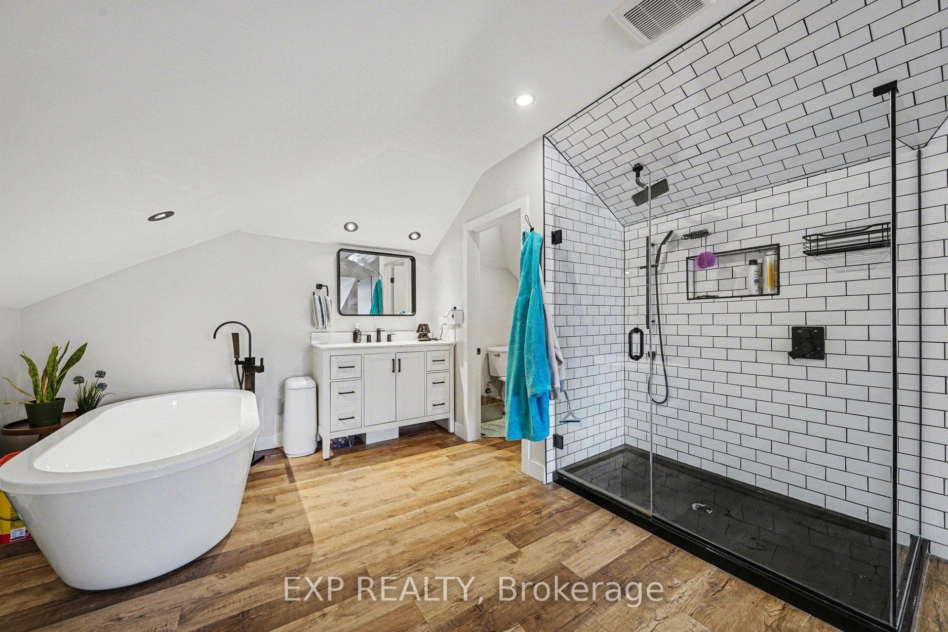 2061 Lajoie Street photo 32