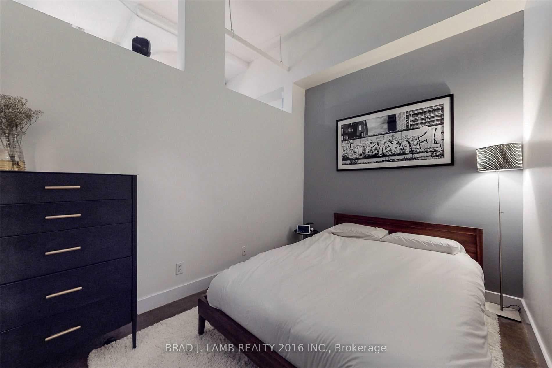 233 Carlaw Avenue Unit 410 photo 6