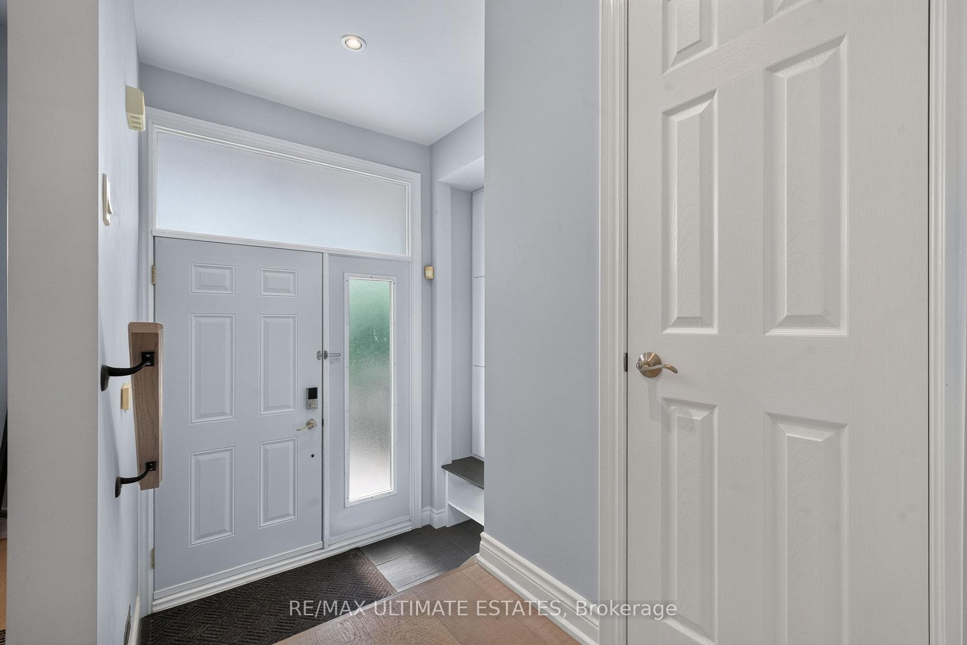 325 Goldenwood Road photo 2