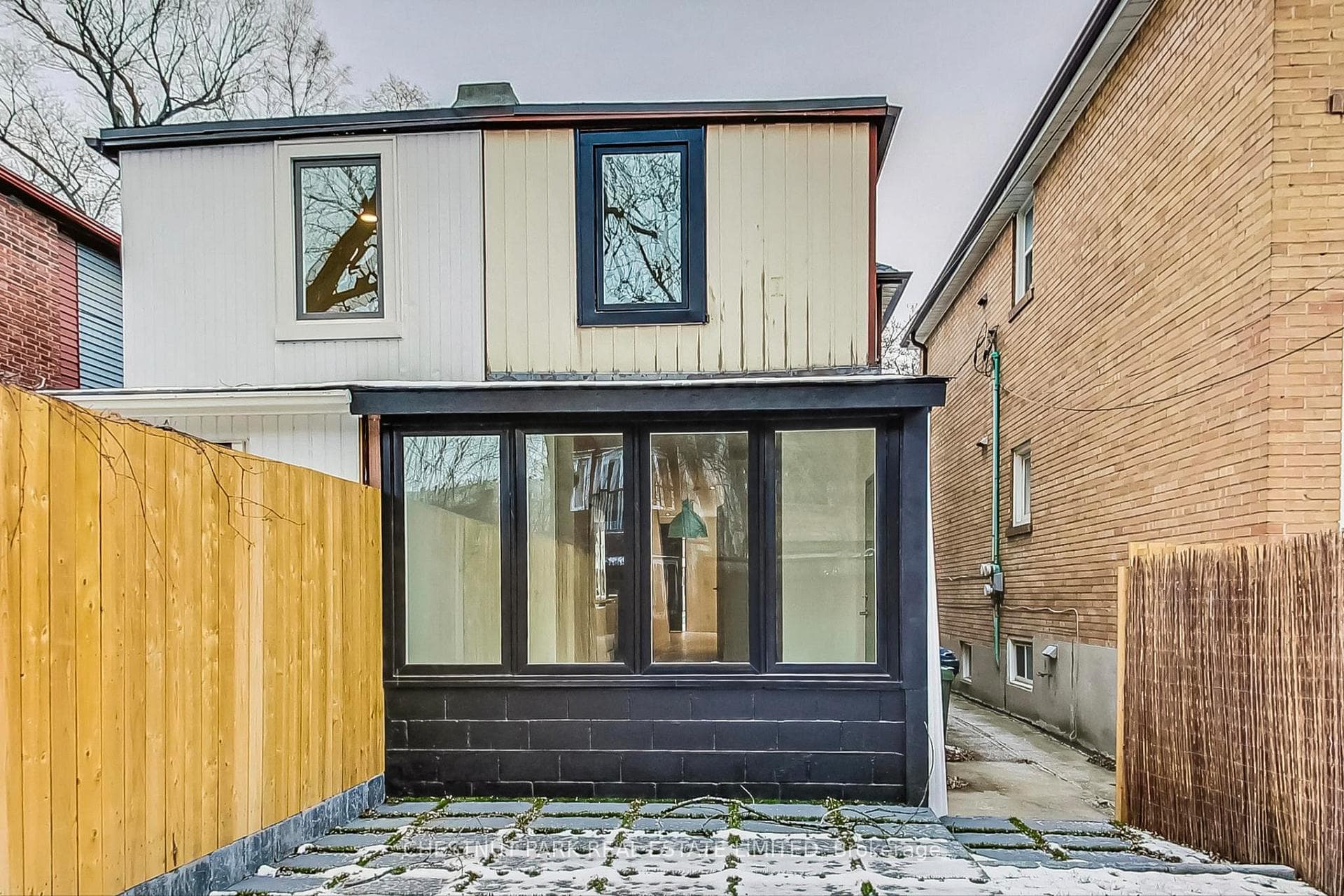 220 Albany Avenue photo 35