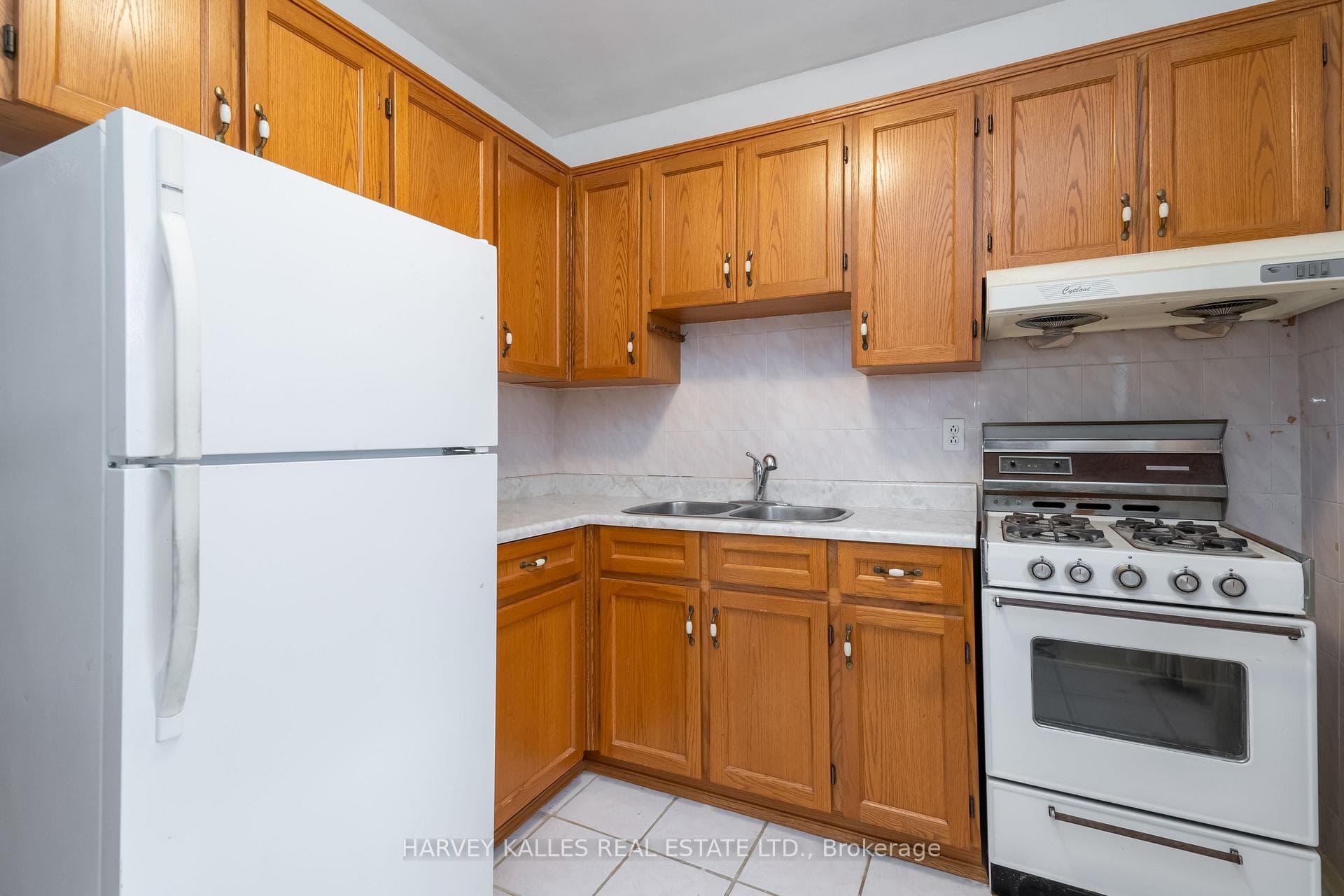 176 Manning Avenue photo 13