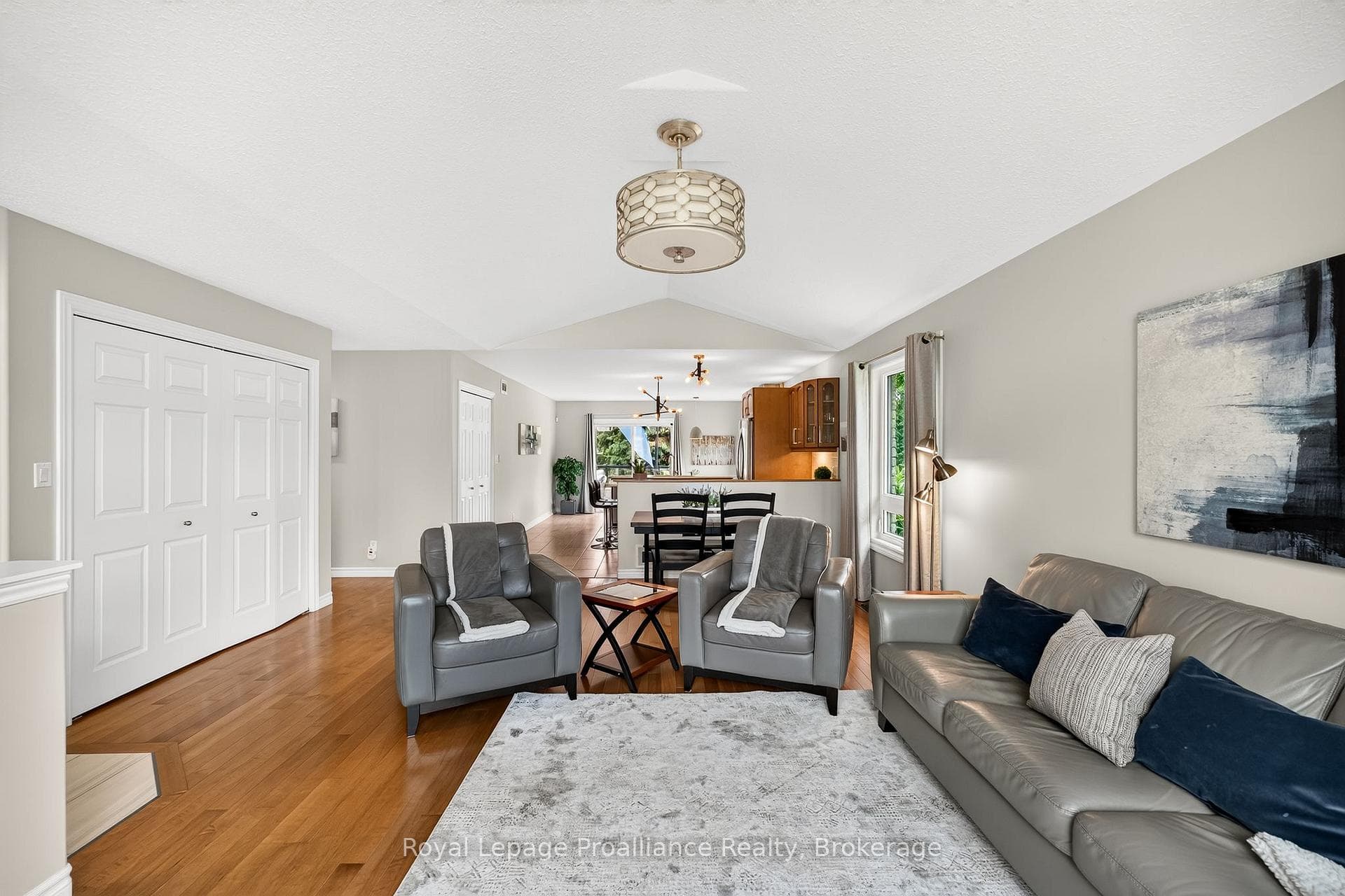 22 Iroquois Avenue photo 14