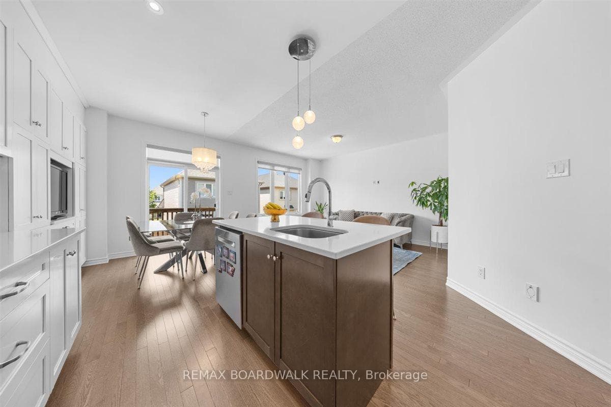 446 Meadowbreeze Drive photo 6