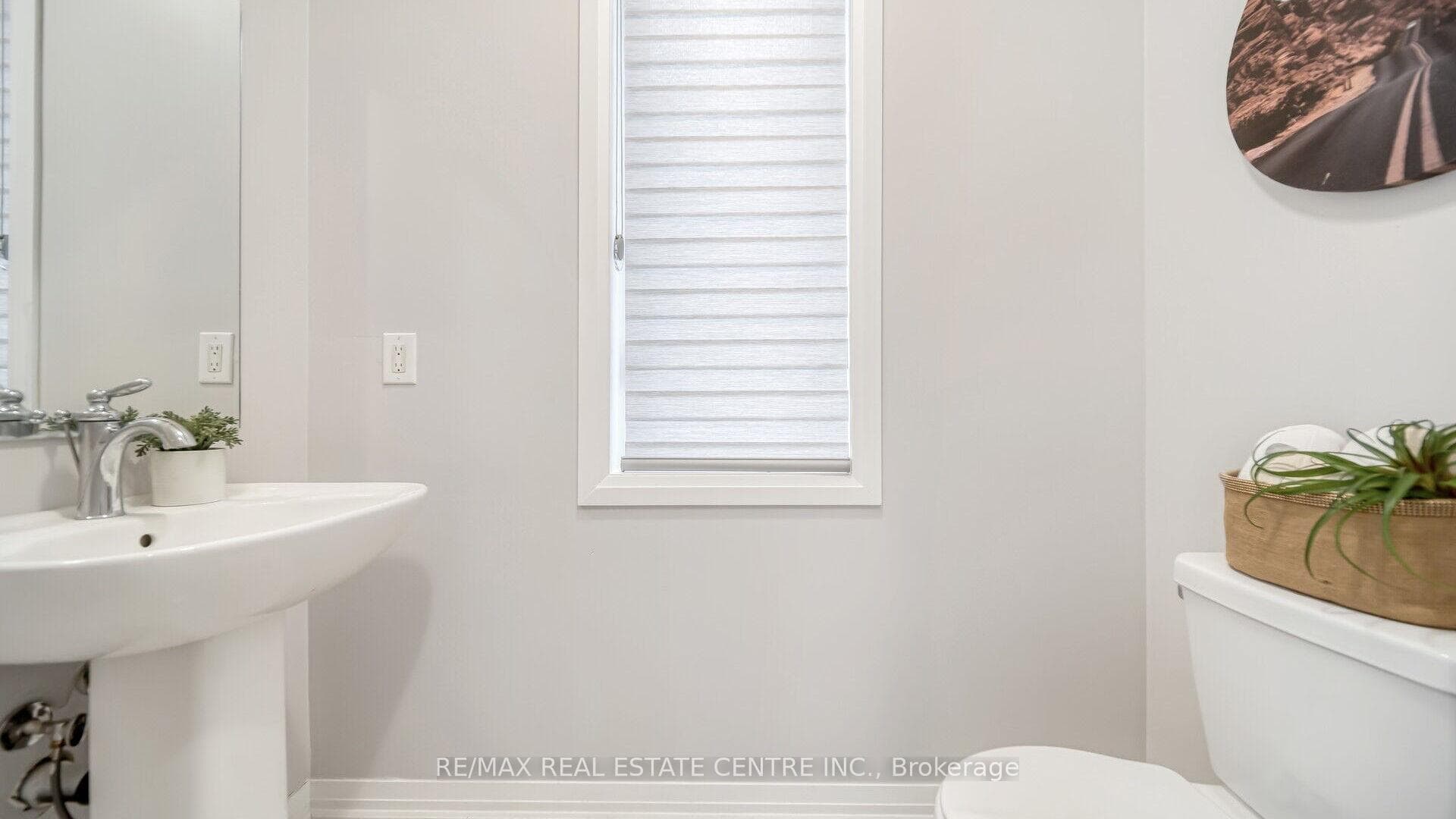 320 BISMARK Drive photo 8