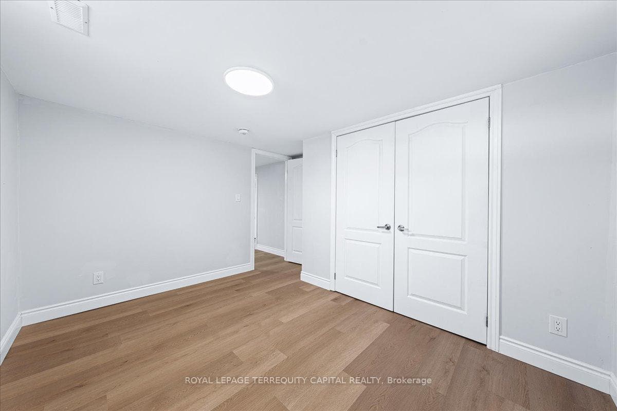 373 Mohawk Road Unit Lower photo 10