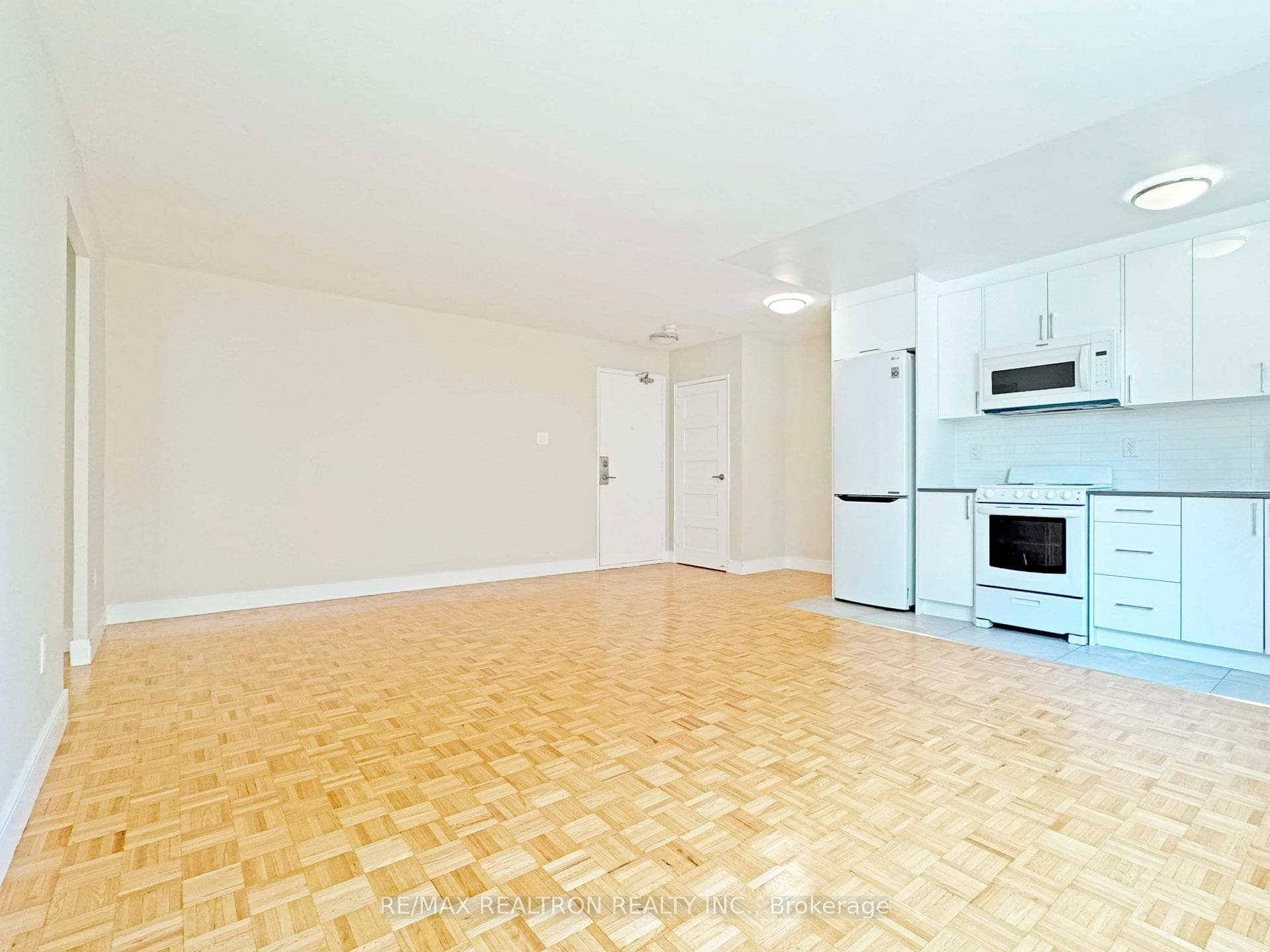 1291 Bayview Avenue Unit 603 photo 4