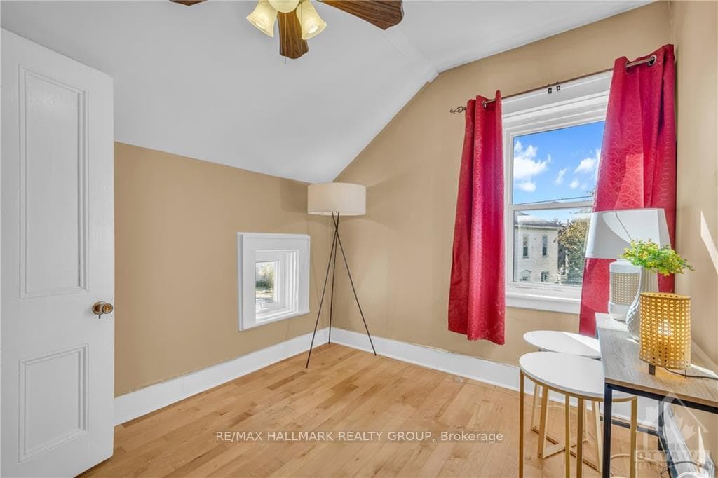15 ELMSLEY ST N Street photo 25