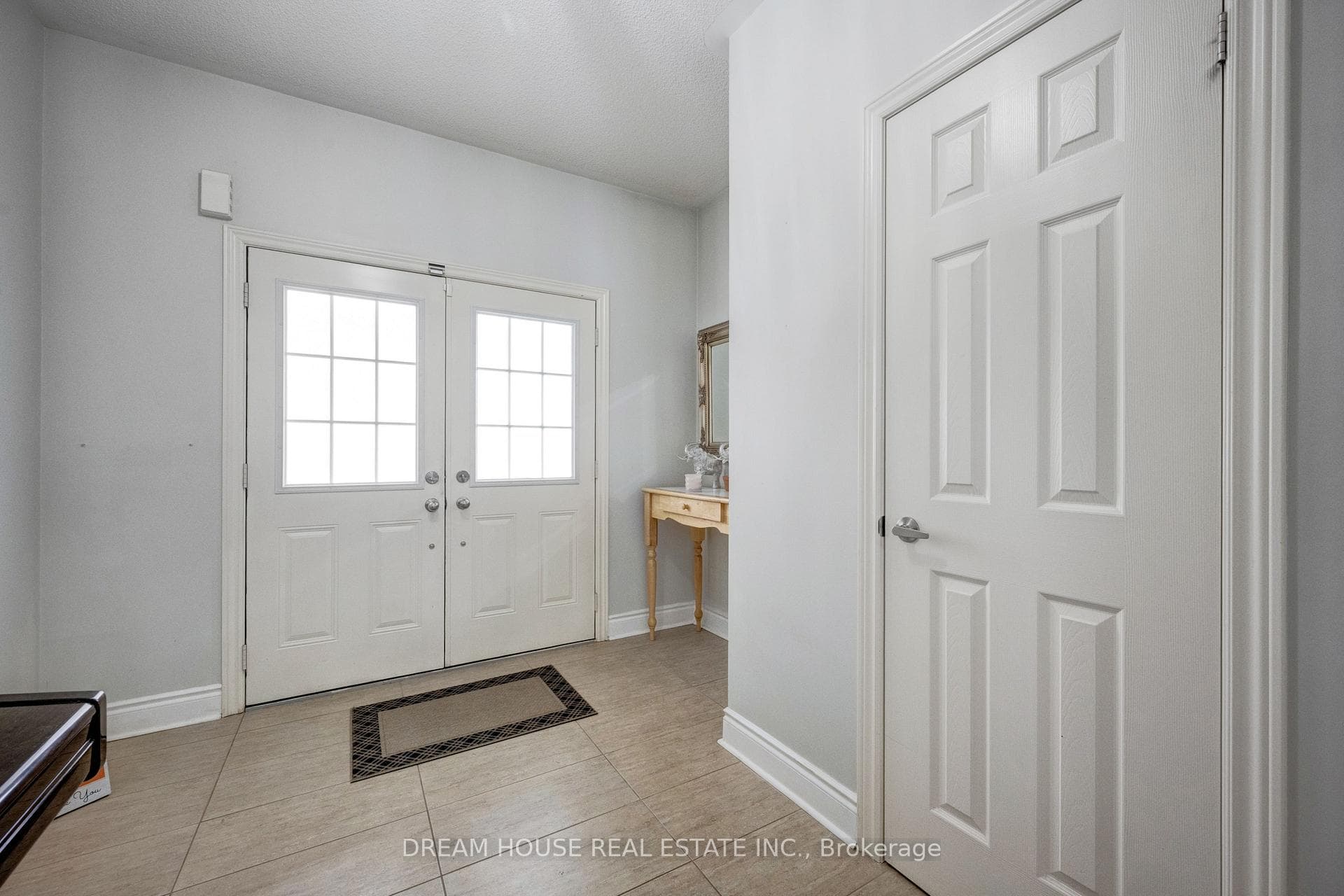 353 Michener Place photo 5