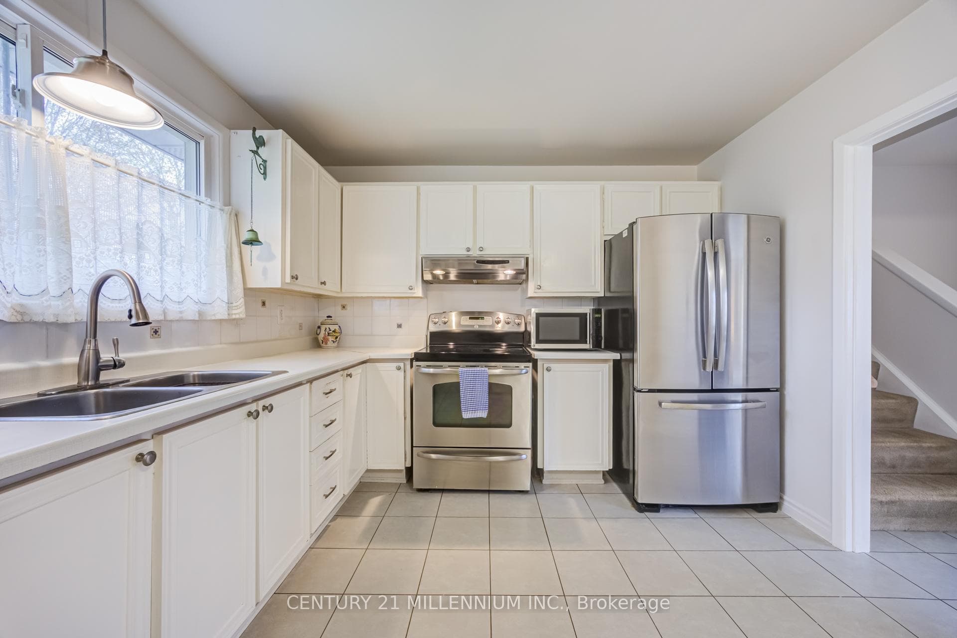 39 Greystone Crescent photo 10