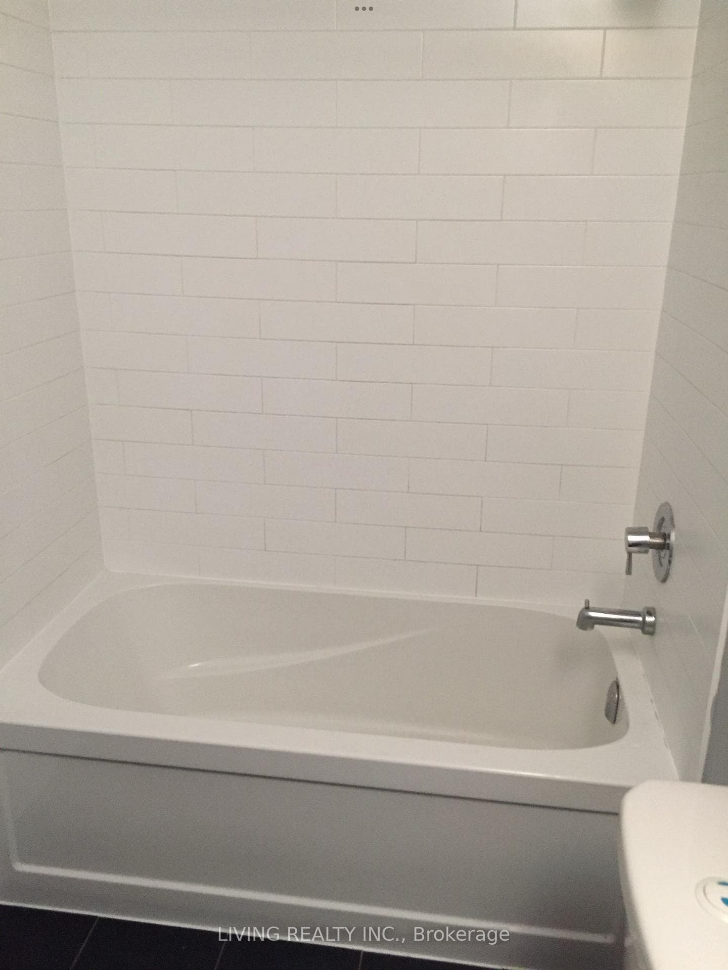 20 Bruyeres Mews Unit 1602 photo 6