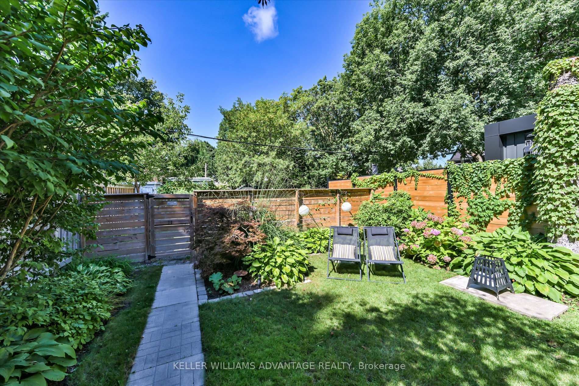 1568 Dundas Street photo 44