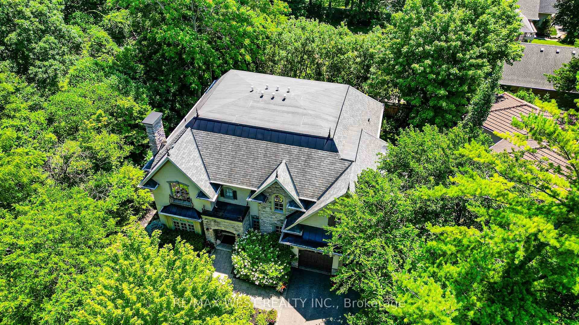 92 Pinetree Way photo 3