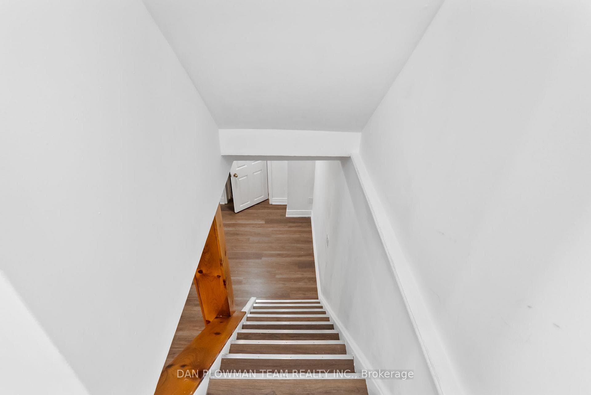 1411 Beaverbrook Court photo 31