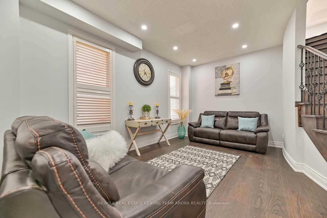 6 Harbourtown Crescent photo 5