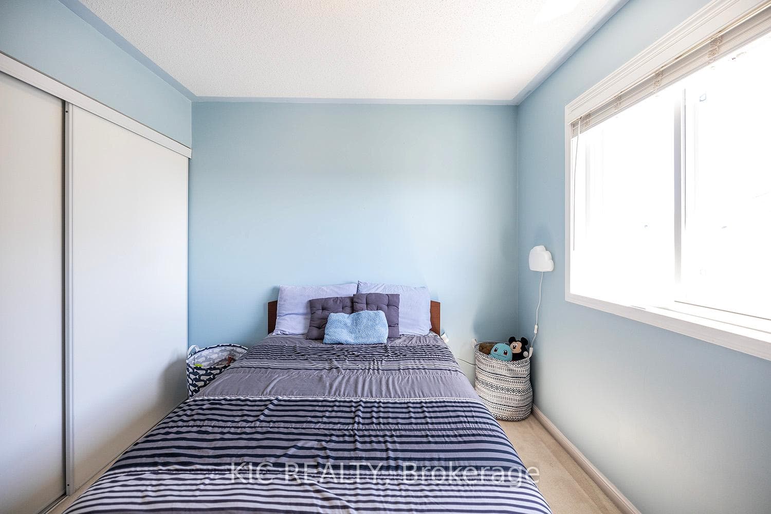 899 Bourne Crescent photo 22